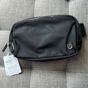 NWT EVERYWHERE BELT BAG